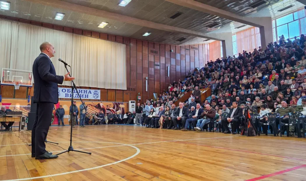 Румен Радев във Видин: Пълните зали и площади при срещите на гражданите с „Прогресивна България“ показват, че обществото ни излиза от апатията и чупи оковите на страха