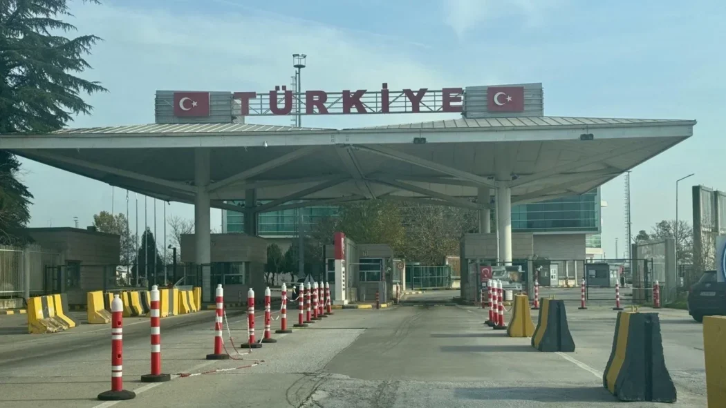 Спипаха микробус от Турция с 134 кг пилешко и 1630 яйца без документи на „Капитан Андреево“