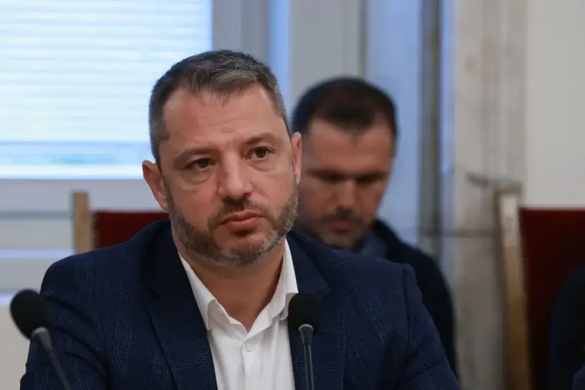 Делян Добрев обяви, че напуска парламента след лятната ваканция