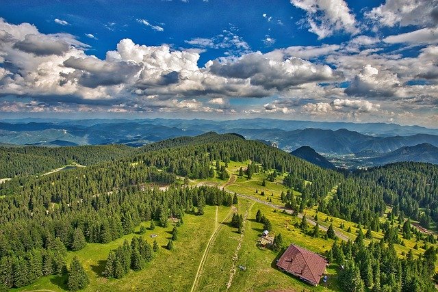 С нови атракции и панорамна пътека: Пампорово официално откри летния сезон