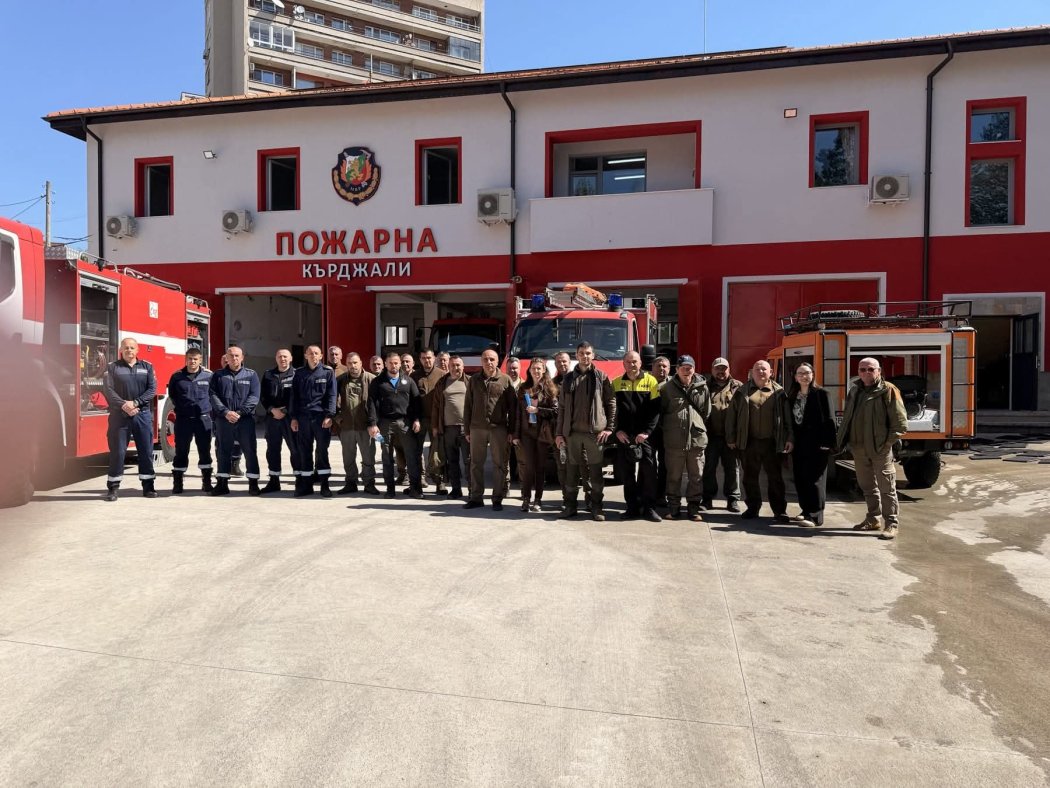 Пожарната в Кърджали проведе обучение за борба с горските пожари