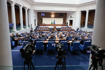 Шест проекта за промени в Изборния кодекс влизат в парламента, машинният вот отново е на фокус