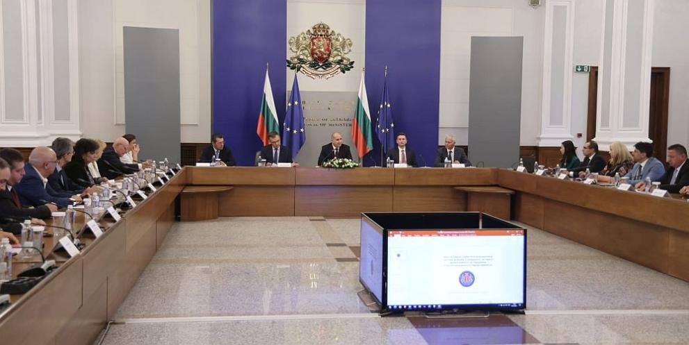 Радев: България е все по-близо до излизане от „сивия списък“ на FATF
