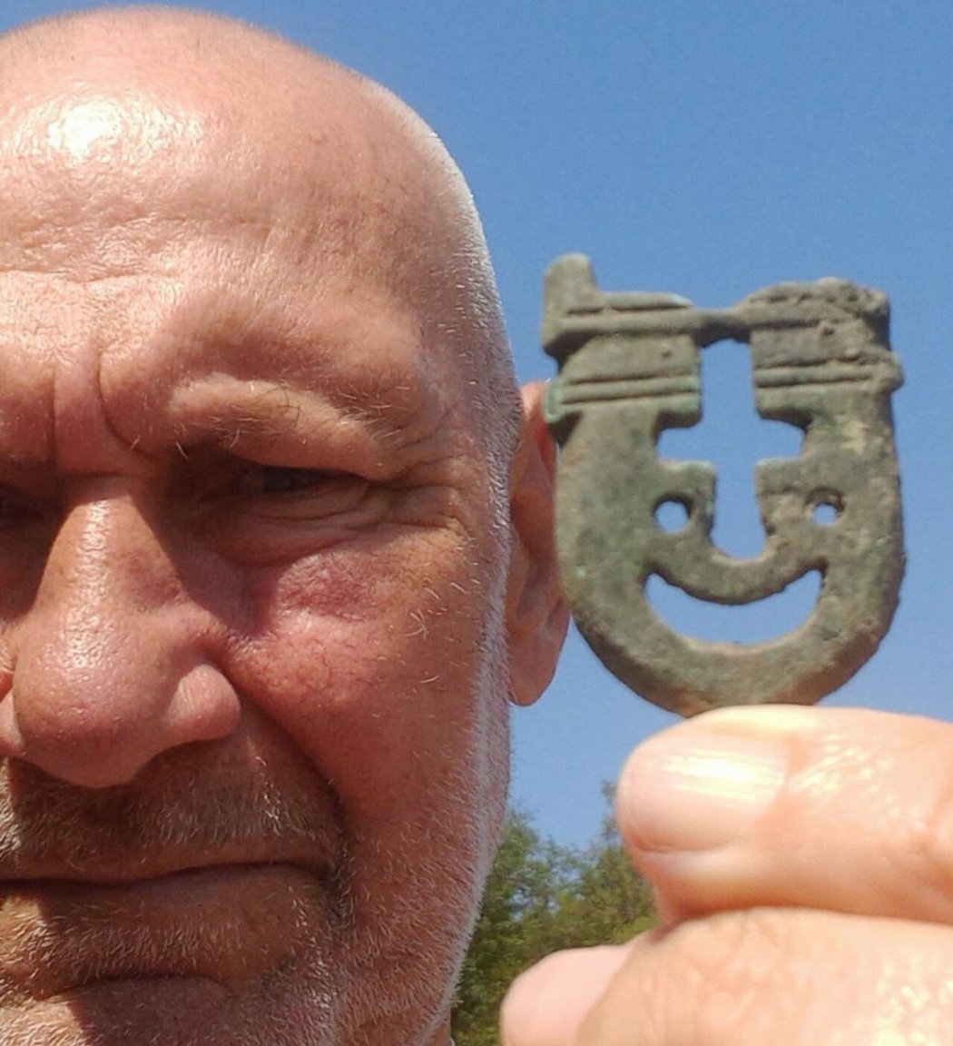 Първа ценна находка за сезона: Намериха масивен бронзов накрайник от VI–VII в. на Перперикон