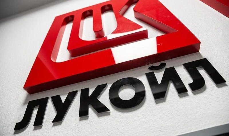 КЗК притиска „Лукойл“ за ценообразуването: Искат детайлни данни за бензина и дизела