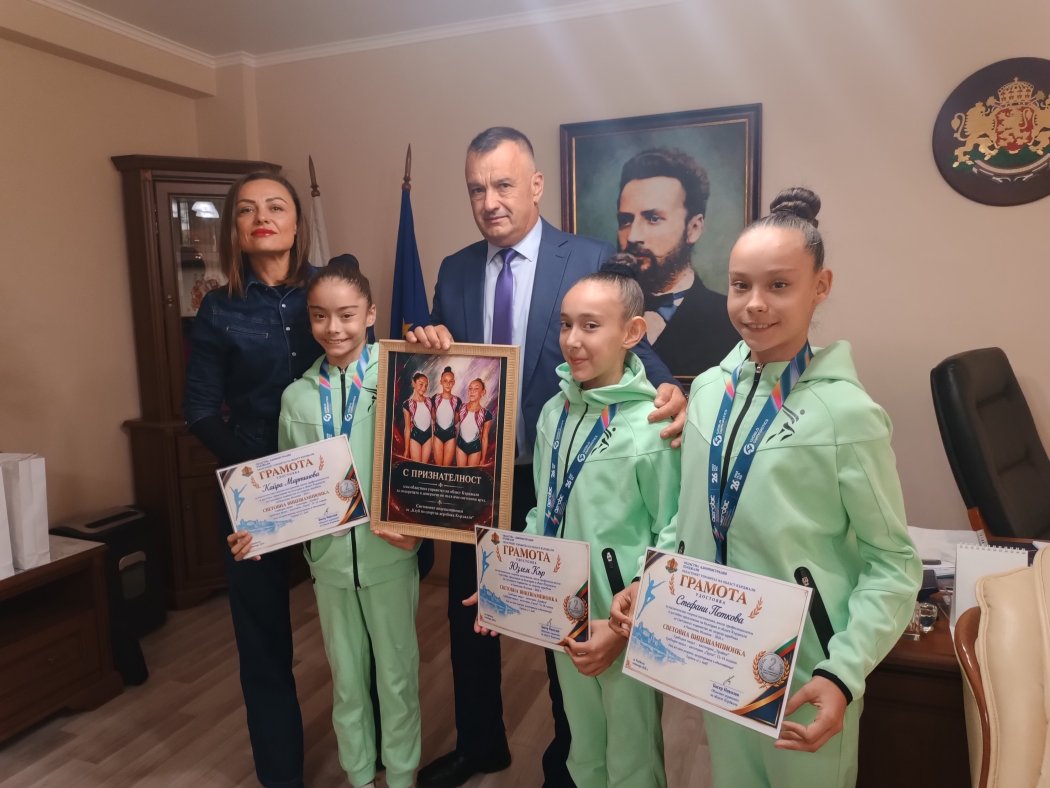Световни вицешампионки, но без зала: „Сребърните момичета“ от Кърджали търсят къде да тренират