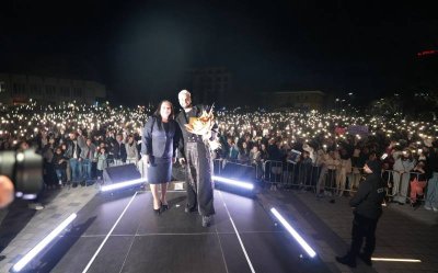 Момчилград събра 10 000 души на концерт на Сефо за финала на младежкия фестивал