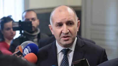 Румен Радев поиска спешна проверка на запасите от петрол, горива и газ в България