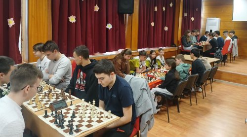 Над 50 ученици премериха сили на зоналното по шах в Кърджали: ето кои отиват на финал