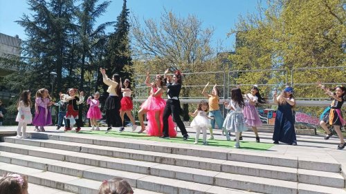 Кърджали разцъфна: Стотици деца се включиха в приказен Пролетен карнавал