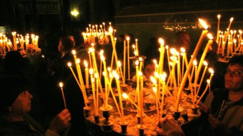 Храмът "Св. Георги Победоносец" в Кърджали посрещна Благодатния огън в навечерието на Възкресение Христово