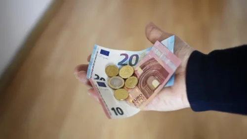Плащанията на пенсиите в пощенските станции ще продължат до 20 април