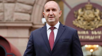 Румен Радев с поздрав към всички бъгларски дами за 8 март