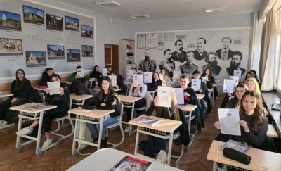 Ученици отбелязаха 10 март: урок по памет за Холокоста и спасението на българските евреи