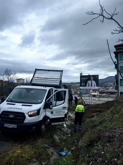 &bdquo;Прогресивна България&ldquo; със сигнал за незаконен билборд край Черноочене СНИМКИ