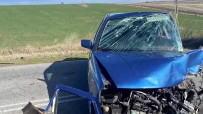 Жена със счупен таз след катастрофа край Соколяне. Шофьор с 0,63 промила пък блъсна 9-годишно дете в Домище