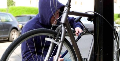 Малолетни крадат велосипеди от входове в Крумовград: полицията откри две укрити колела