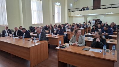 Общинският съвет в Кърджали заседава: продажби на имоти, отчети и мерки за въздуха в дневния ред