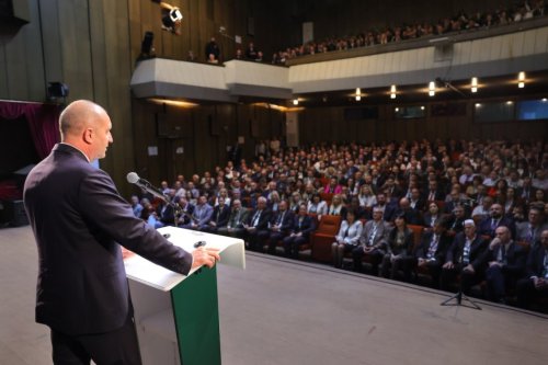 Радев учреди партията си във Велико Търново