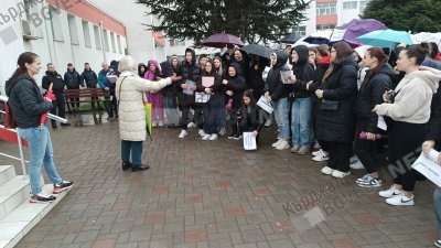 &bdquo;Оставка!&ldquo; пред СУ &bdquo;П. Р. Славейков&ldquo; в Кърджали: родители и ученици скочиха срещу съкращенията