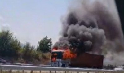 Камион се запали на АМ Марица, движението е ограничено