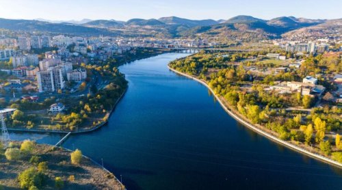 Слънчева и топла събота в Кърджали