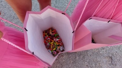 Традицията бе спазена: Бонбони за децата във &bdquo;Възрожденци&ldquo; и Горна крепост