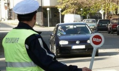 Полицията спря 18-годишна шофьорка на кола със спряна регистрация в Кърджалийско