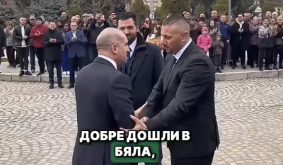 Румен Радев посети Бяла на път за Русе: Обикалям цяла България, за да може най-сетне да си върнем държавата (ВИДЕО)