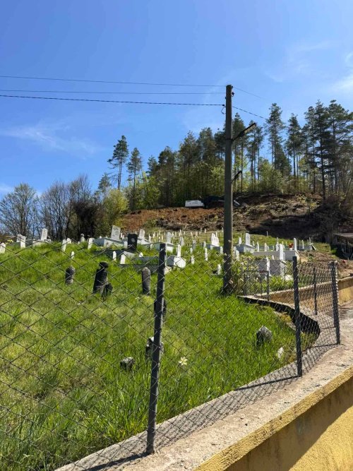 Жители на Падина благодариха на кмета на Ардино и изпълнителя за разширен гробищен парк