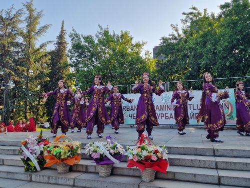 &bdquo;Заедно&ldquo; за Курбан Байрам: концерт, танци и курбан пред бившия паметник на Георги Димитров