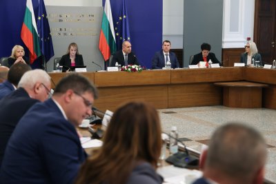 Радев нареди спешна проверка на плановете за бедствия: акцент върху пожари и засушаване