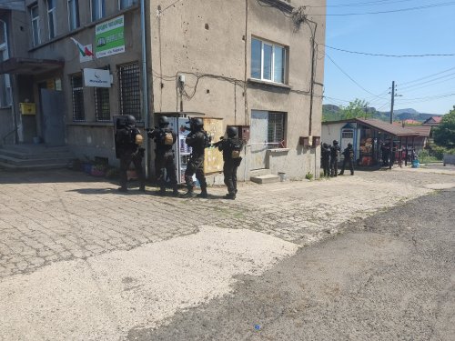 &bdquo;Терористи&ldquo; взеха заложници в Кърджалийско: МВР отработи сценарий с грабеж и щурм в читалище