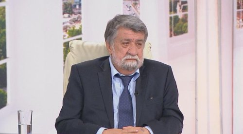 Обиден от разрухата: Вежди Рашидов опразни пространството пред поликлиниката в Кърджали и прибра скулптурите си