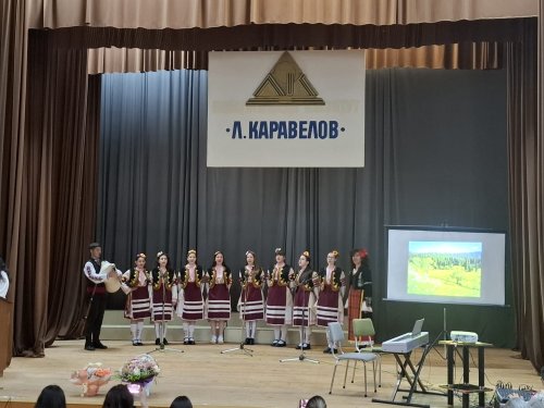 Възрожденски песни и хоро в Кърджали: Филиалът &bdquo;Любен Каравелов&ldquo; отбеляза 65 години