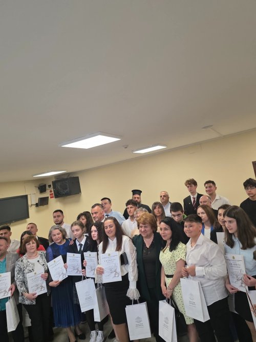 Признателност и дух: Областният управител Бисер Николов награди 54-ма учители, ученици и дейци на културата