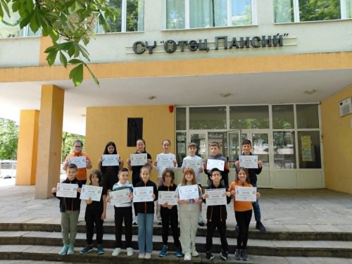 Ученици от СУ &bdquo;Отец Паисий&ldquo; &ndash; Кърджали взеха медали от Великденското математическо състезание