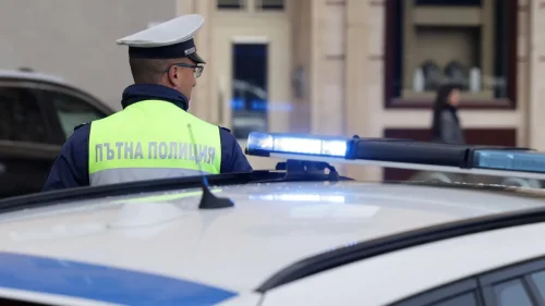 Полицията засече два нерегистрирани автомобила и мотор в Кърджали