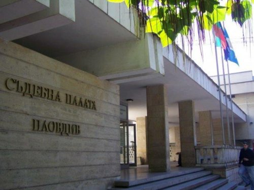 Повдигнаха обвинения на трима от задържаните от неонацисткия клуб в Пловдив