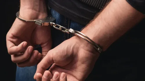 Скандал пред кръчма в Стоманци: двама мъже се сбиха, полицията ги прибра