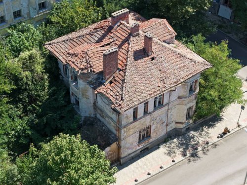 В историята: Разрушиха родната къща на Давид Овадия в Кърджали