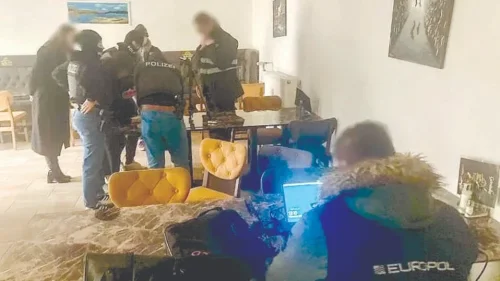 Европол удари канал за мигранти край Марица: Български коли в схемата, обиски и в София