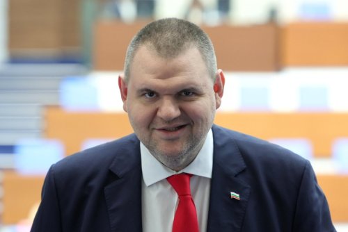 Недекларираните полети до Дубай за над 1.8 млн. евро: Сметната палата погна Делян Пеевски