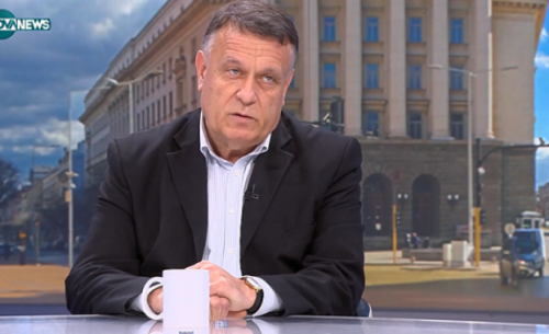 Министърът на образованието: Не е нормално училищните униформи да струват по 350-400 евро