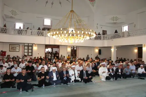 Кърджали почете &bdquo;мъчениците от 15 юли&ldquo;: стотици се събраха в Новата джамия