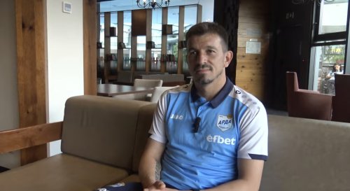(ВИДЕО) От полеви играч до елитен страж: Как едни подарени ръкавици пратиха Янко Георгиев на вратата на АРДА