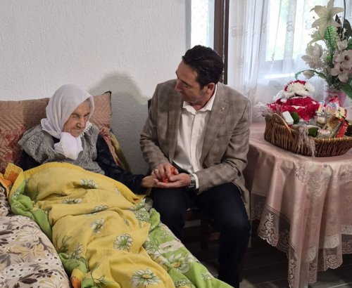 Урок по дълголетие: Най-възрастната българка &mdash; 109-годишната баба Есма, е с 6 деца, 15 внука и 9 правнука