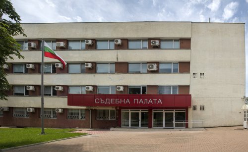 Съдът в Кърджали отмени уволнението на педагогически съветник: училището трябва да я върне на работа