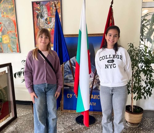 Достойна постъпка: Седмокласнички от Кърджали върнаха загубено портмоне с документи на жена от Холандия