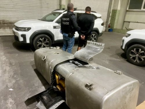 (ВИДЕО) Спецоперация на ГКПП &bdquo;Лесово&ldquo;: Иззеха кокаин и марихуана за над 2.2 милиона евро от тайник в резервоар